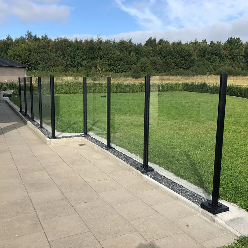 Hoe transformeren glazen balustrades de moderne architectuur?