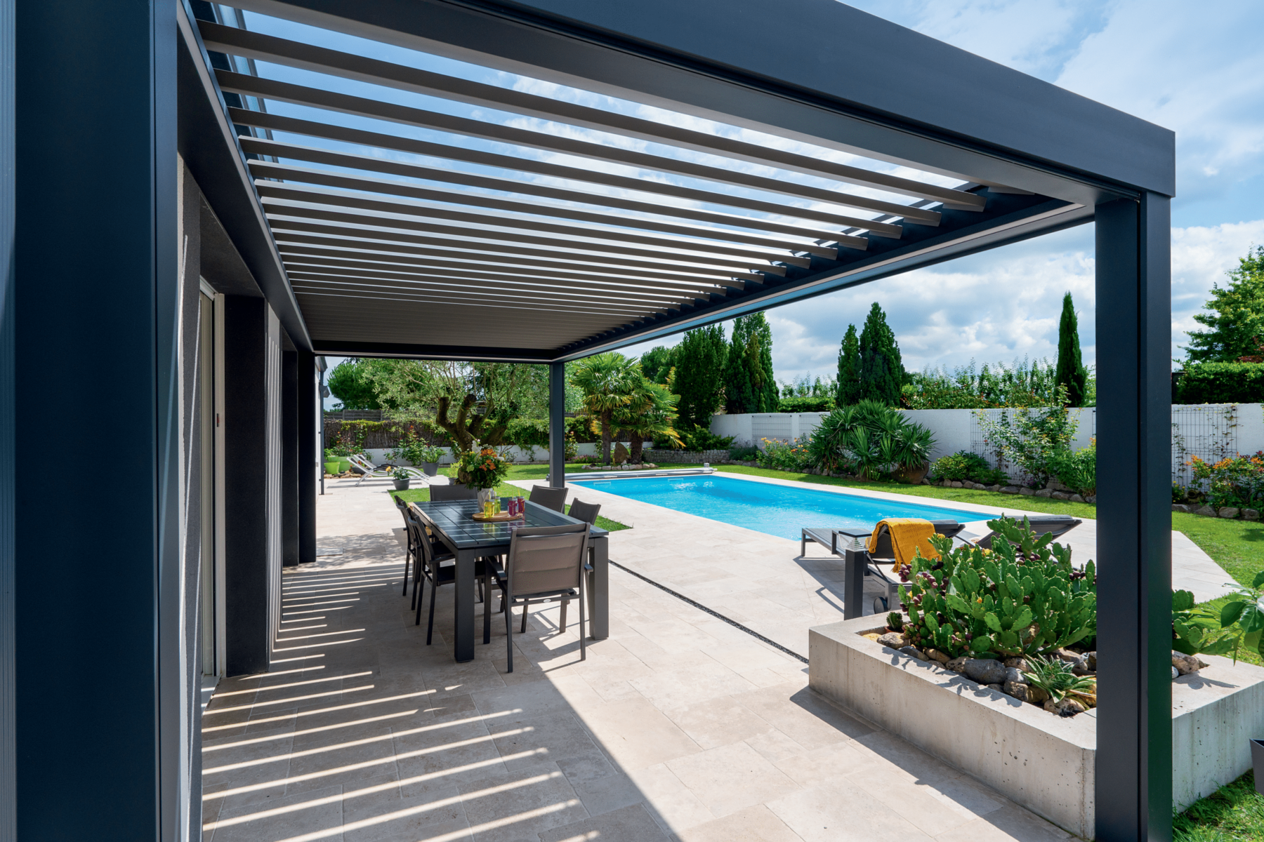 Hoe waterdicht is een pergola met aluminium lamellen tijdens zware regenval en hoe moet de afvoercapaciteit ervan worden getest? Hoe waterdicht is een pergola met aluminium lamellen tijdens zware regenval en hoe moet de afvoercapaciteit ervan worden getest?